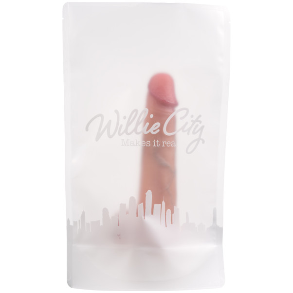 Willie City Super Aidonkaltainen Silikonidildo 21,5 cm Kuva tuotepakkauksesta 90